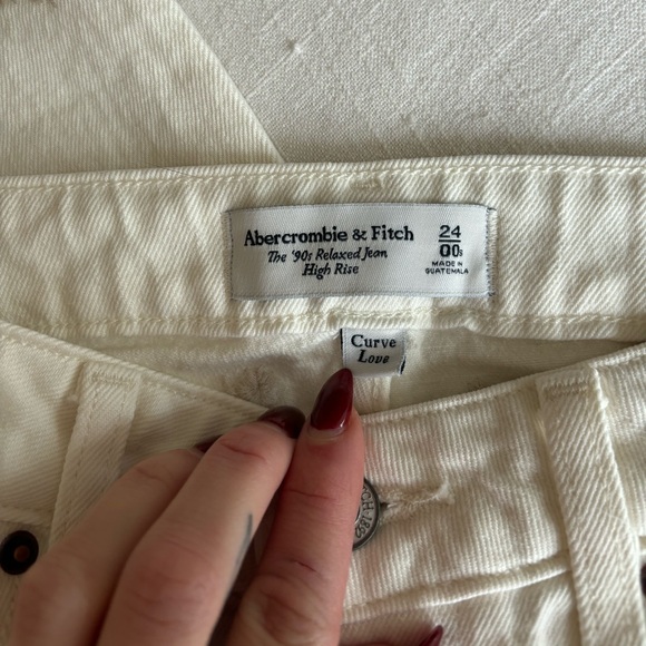 Abercrombie High Rise 90s Relaxed Jean in Cream Embroidered - Curve Love, Short - Picture 6 of 8